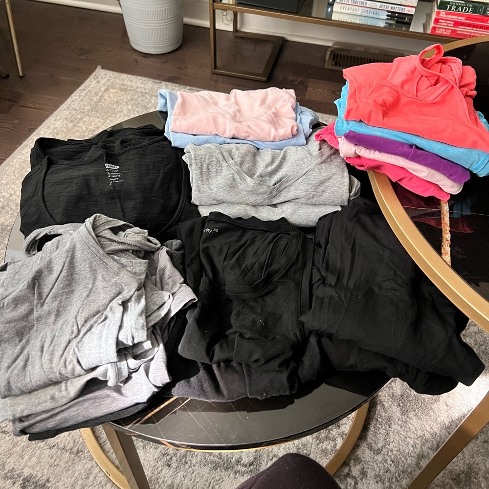 Lot of 18 XS and S Maternity Tops and Dresses